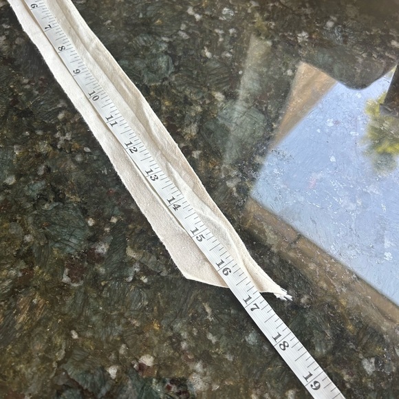 Vintage embroidered floral apron with pocket. Super cute. Homemaker. Cottagecore - Picture 8 of 10